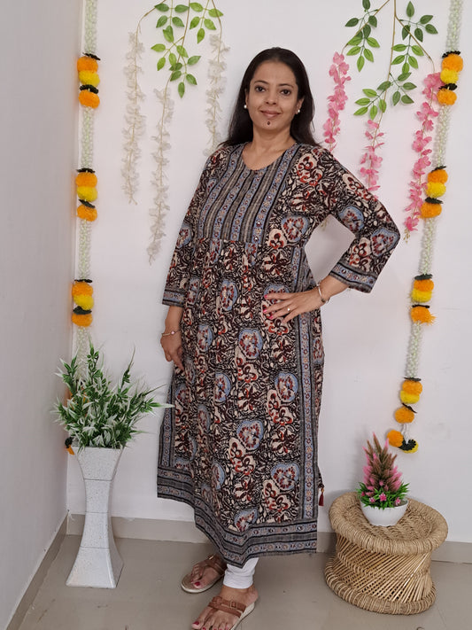 Midnight Symphony: Black and Blue Nyra Cut Cotton Kurti with Yoke and Border