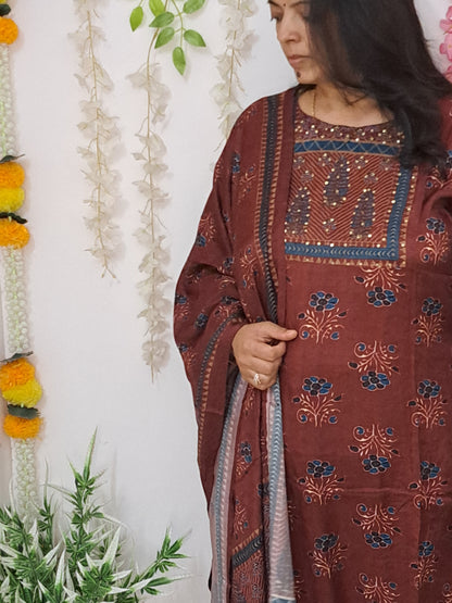 Maroon Muse: Pure Muslin Ajarakh Print Dupatta Set