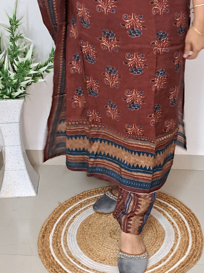 Maroon Muse: Pure Muslin Ajarakh Print Dupatta Set