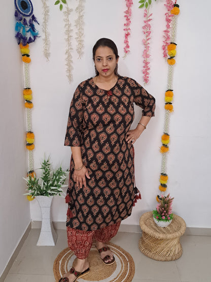 Ebony Elegance: Black and Red Buti Printed Kurta with Hem Cuffed Pant Set