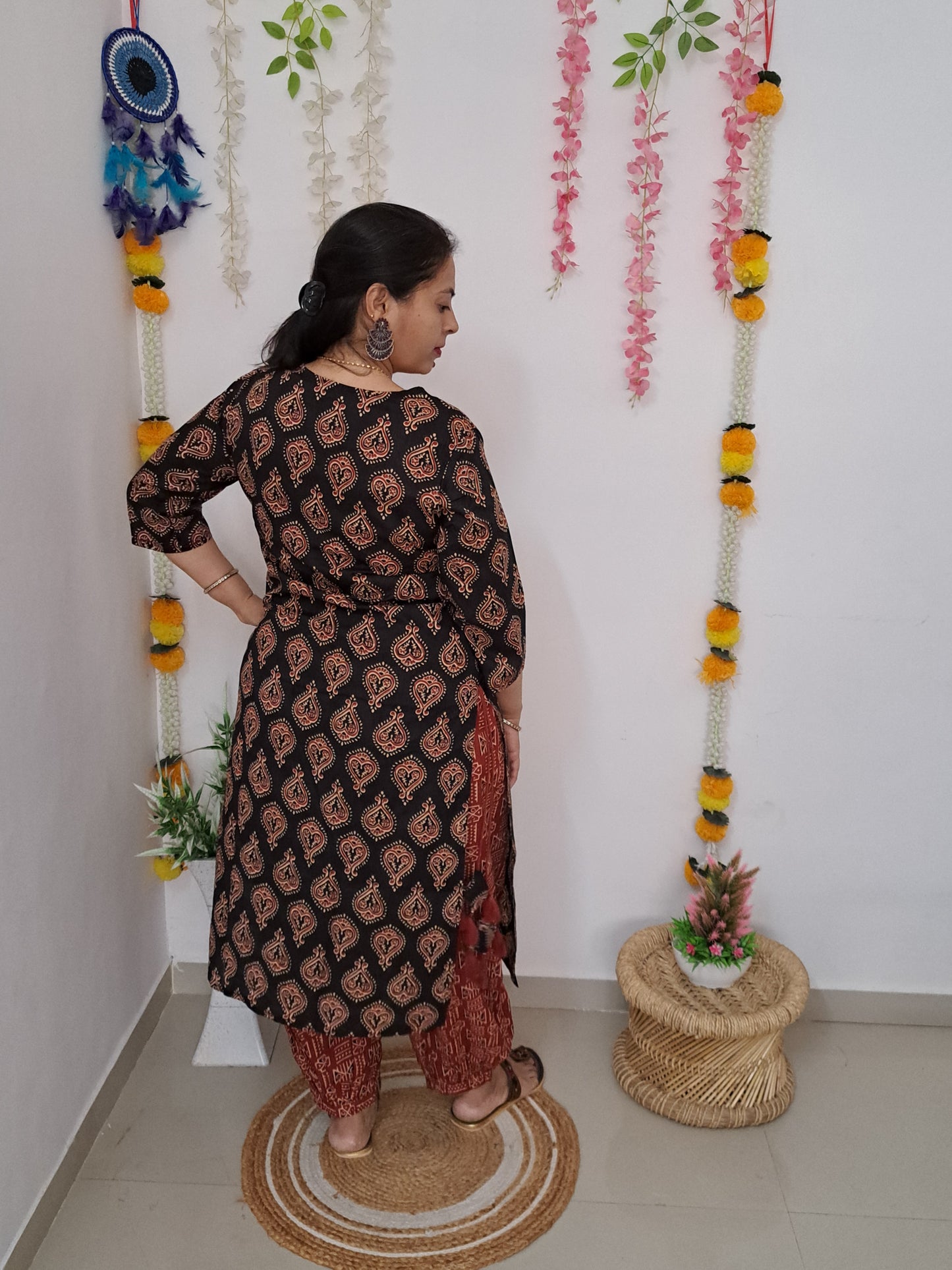 Ebony Elegance: Black and Red Buti Printed Kurta with Hem Cuffed Pant Set