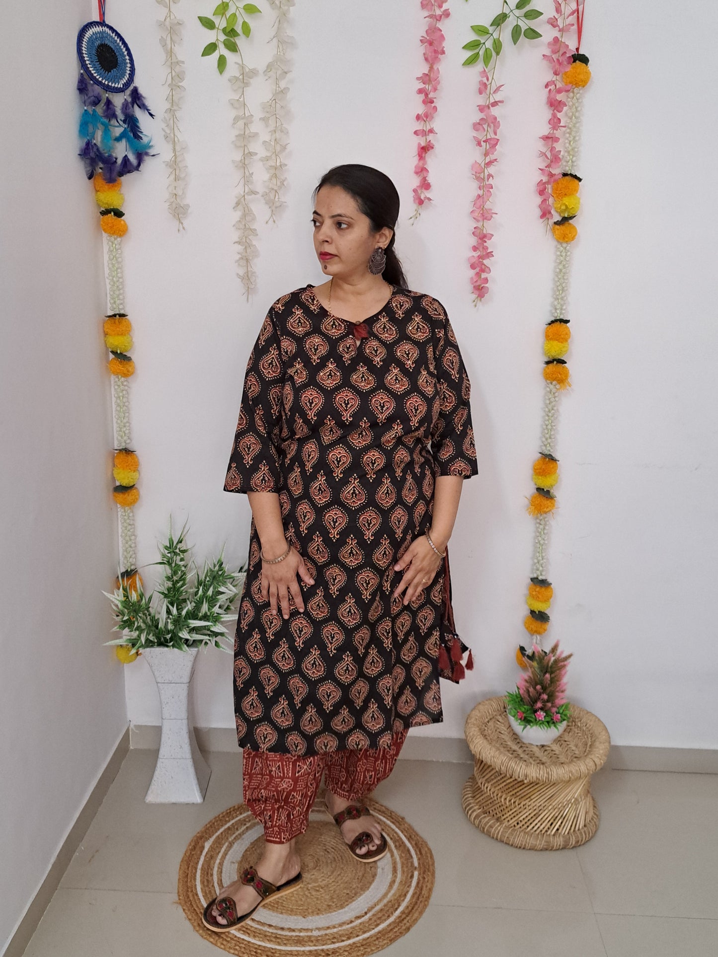 Ebony Elegance: Black and Red Buti Printed Kurta with Hem Cuffed Pant Set