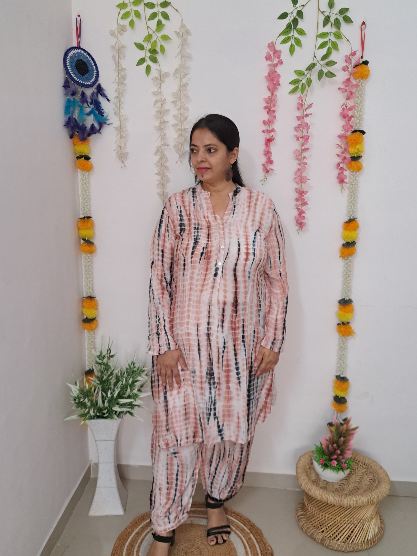 Cream Dream: Muslin Tie and Dye Kurta with Hem Cuffed Pant Set