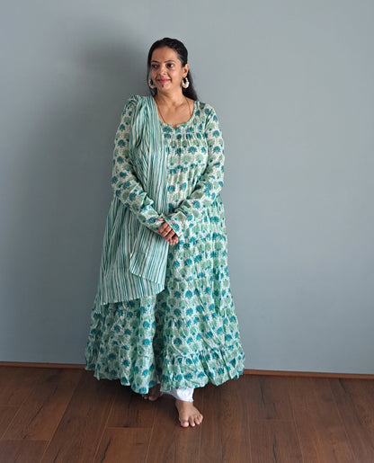 Verde Vista: Green Hand block Floral Printed Cotton Kurta Set with Dupatta