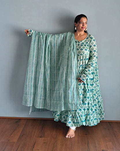 Verde Vista: Green Hand block Floral Printed Cotton Kurta Set with Dupatta