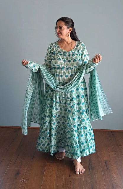 Verde Vista: Green Hand block Floral Printed Cotton Kurta Set with Dupatta