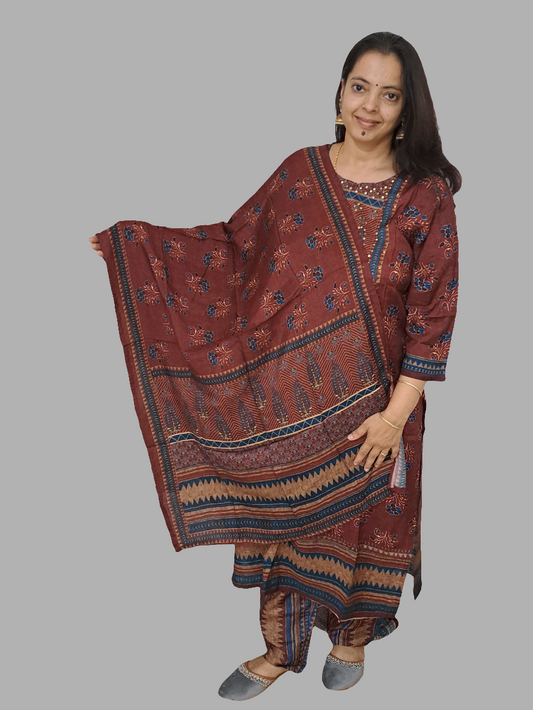 Maroon Muse: Pure Muslin Ajarakh Print Dupatta Set